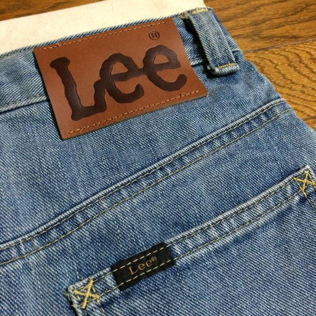 Lee(リー)の新品同様 ショッパー付き クラッチバッグ レディースのバッグ(クラッチバッグ)の商品写真