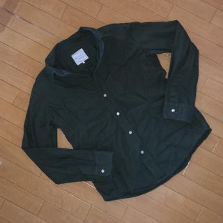 ビームス(BEAMS)のBEAMS 新品同様 カーキシャツ Vネック 無地 シンプル(シャツ/ブラウス(長袖/七分))