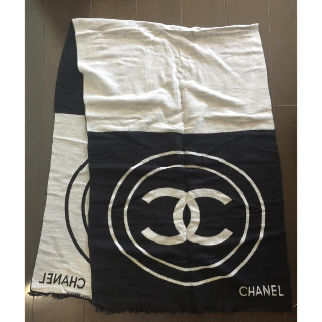 CHANEL(シャネル)のシャネル CHANEL ノベルティ 大判ストール レディースのファッション小物(ストール/パシュミナ)の商品写真