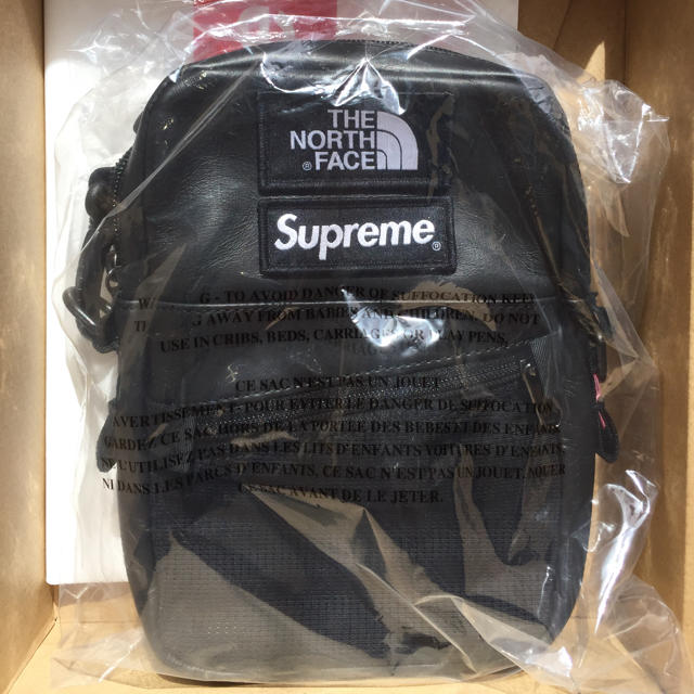 supreme the north face のショルダーバッグ