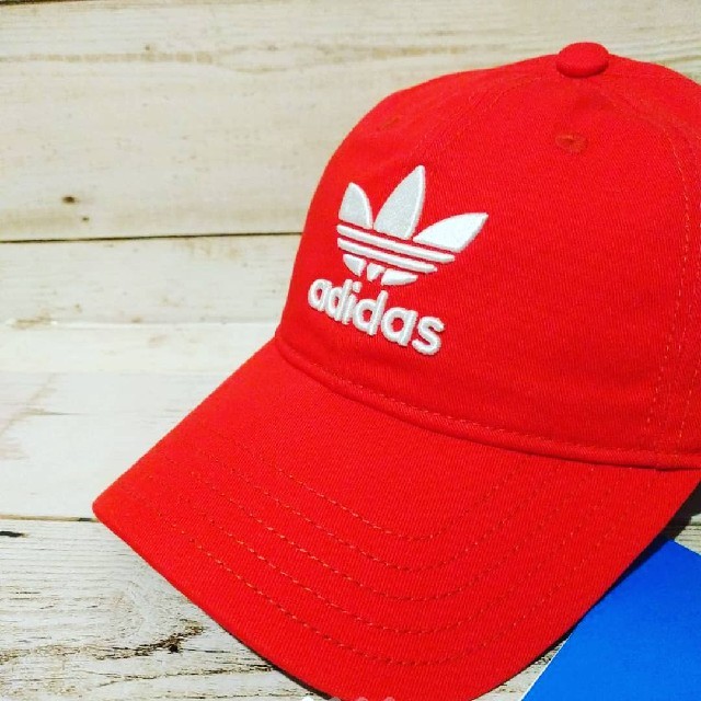 adidas(アディダス)のadidas originals トレフォイル キャップ レッド ユニセックス メンズの帽子(キャップ)の商品写真