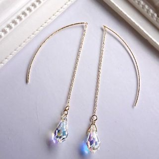 スワロフスキー(SWAROVSKI)のクリスタルオーロラしずくのアメピ.+*:ﾟ+｡.☆(ピアス)