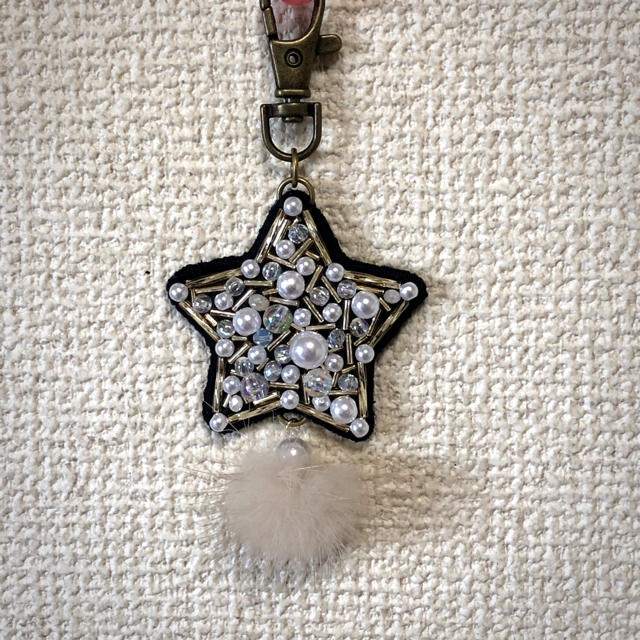 ビーズ刺繍 星形ファーチャーム☆ハンドメイド の通販 by ミラ shop