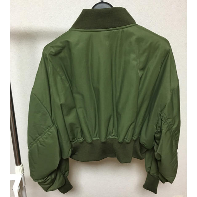 G.V.G.V.(ジーヴィジーヴィ)の値下中 G.V.G.V. CROPPED MA-1 BLOUSON ジーヴィー レディースのジャケット/アウター(ブルゾン)の商品写真