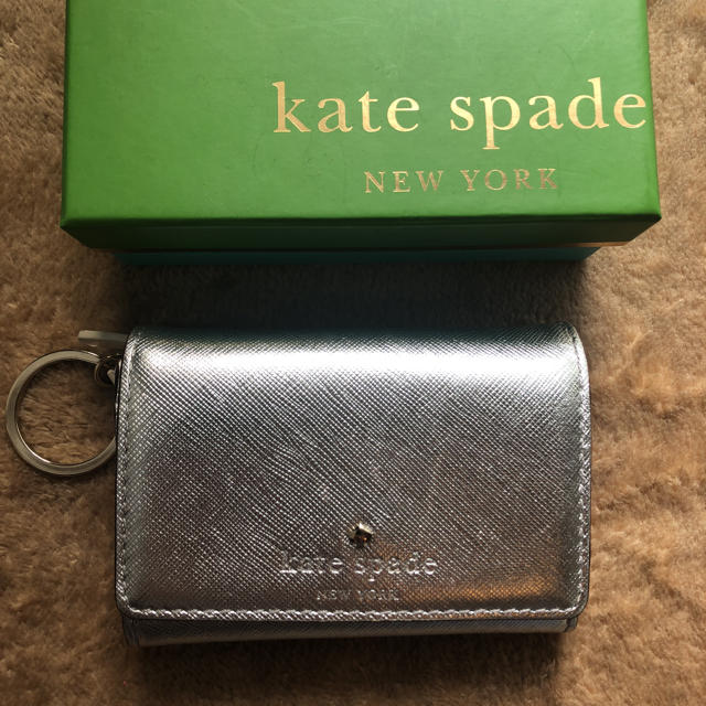 kate spade new york(ケイトスペードニューヨーク)のケイトスペード シルバーパスケース レディースのファッション小物(名刺入れ/定期入れ)の商品写真