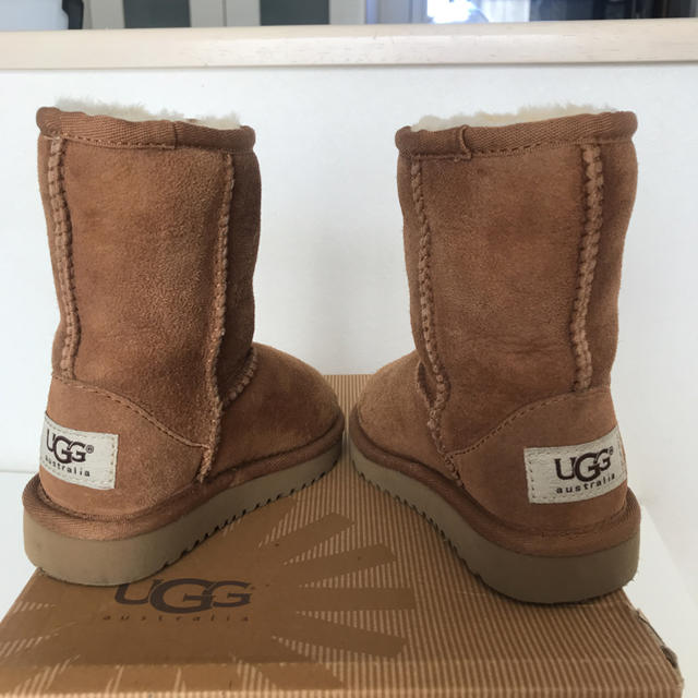 UGG(アグ)のugg アグ クラシック ムートンブーツ 14.8cm チェスナット キッズ/ベビー/マタニティのキッズ靴/シューズ(15cm~)(ブーツ)の商品写真