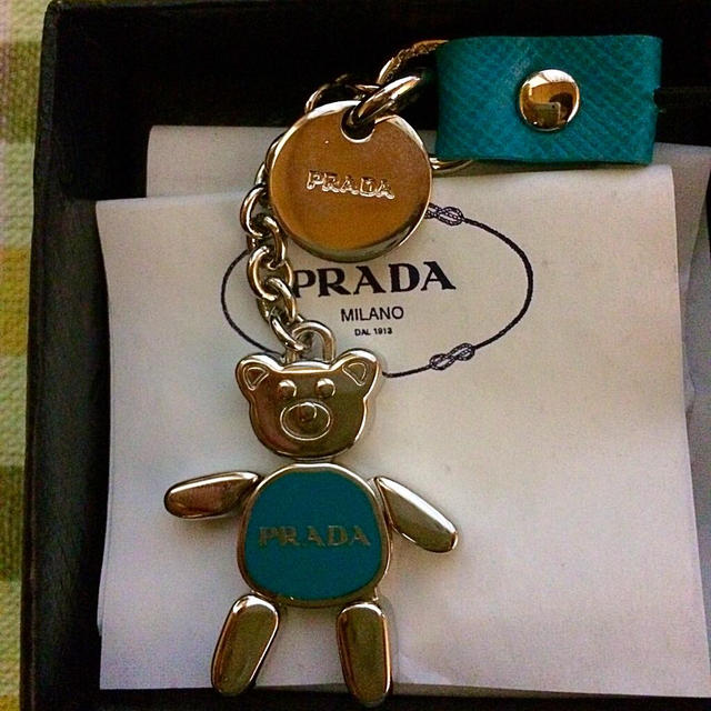 PRADA(プラダ)のプラダ ストラップ スマホ/家電/カメラのスマホアクセサリー(ストラップ/イヤホンジャック)の商品写真