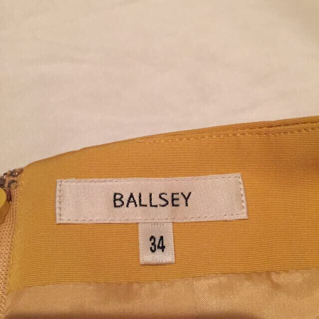 TOMORROWLAND(トゥモローランド)のBALLSEY スカート レディースのスカート(ひざ丈スカート)の商品写真