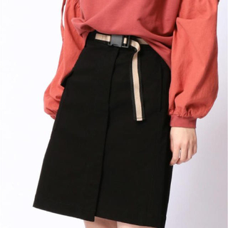 イチナナキュウダブルジー(179/WG)のラインベルト付きボックススカート(ひざ丈スカート)