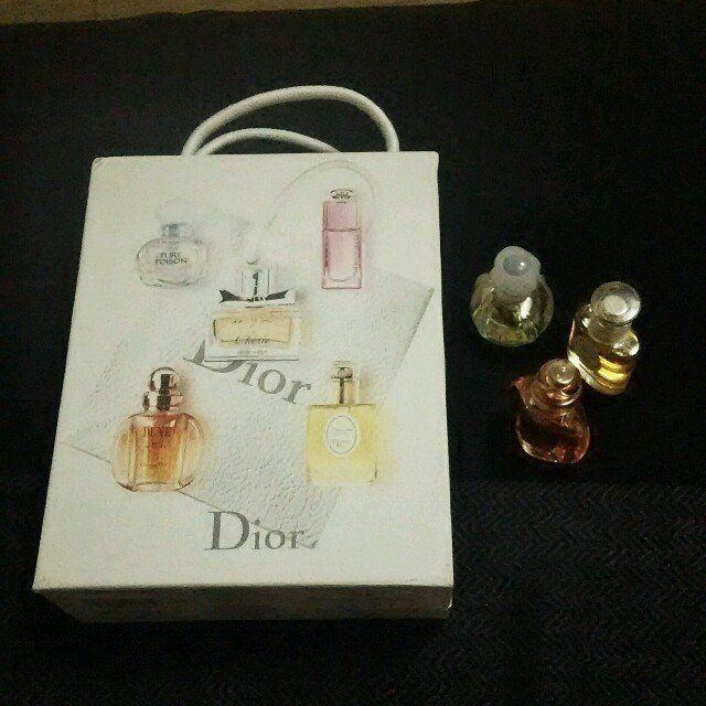 Christian Dior - Dior香水ミニボトルセットノベルティ付の通販 by aki's shop｜クリスチャンディオールならラクマ