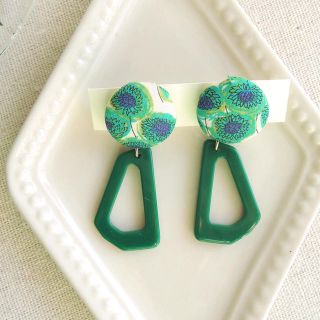 注文制作【No.506】緑がいっぱい☆GREEN＆GREEN ピアス(ピアス)