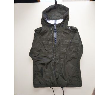 バーバリーブラックレーベル(BURBERRY BLACK LABEL)のきのこたけのこ様ご専用です。バーバリー　ナイロンパーカー(マウンテンパーカー)