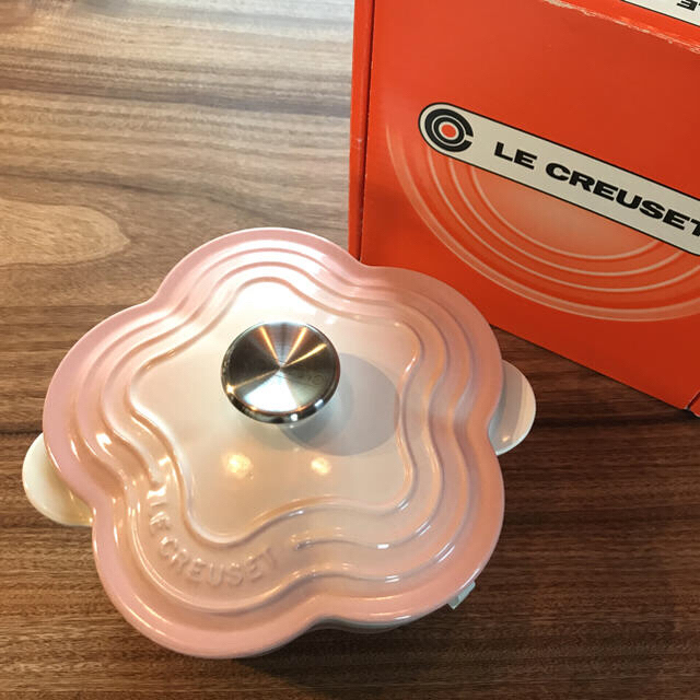 休日限定 LE CREUSET - ヨウリー様専用 廃盤激レア！ ルクルーゼ パウダーピンク ココットフルール 鍋/フライパン