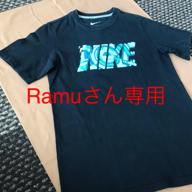 NIKE(ナイキ)のNIKEジュニアＴシャツ 黒 サイズ140 キッズ/ベビー/マタニティのキッズ服男の子用(90cm~)(Tシャツ/カットソー)の商品写真