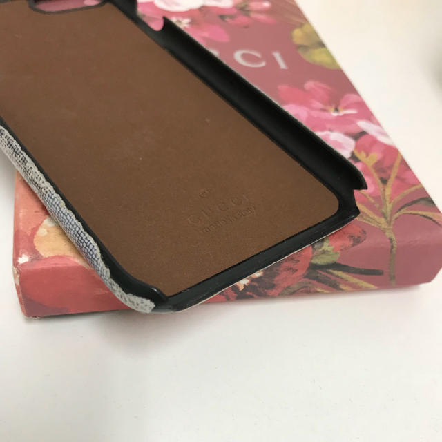 Gucci(グッチ)のiPhone7 レディースのファッション小物(その他)の商品写真