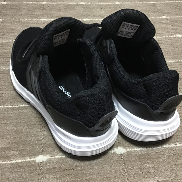 adidas(アディダス)のアディダス22.5cm（黒） レディースの靴/シューズ(スニーカー)の商品写真