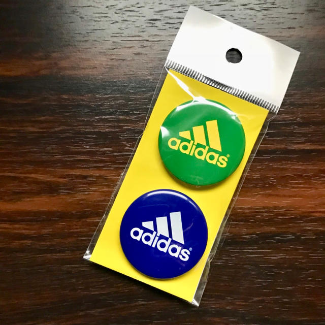 adidas(アディダス)の缶バッジ エンタメ/ホビーのアニメグッズ(バッジ/ピンバッジ)の商品写真