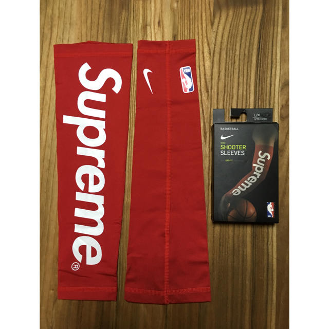 supreme NIKE アームスリーブ 赤 L/XL 新品未使用 supreme NIKE アームスリーブ 赤 L/XL 新品未使用