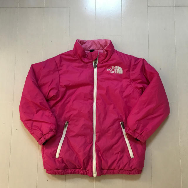 THE NORTH FACE(ザノースフェイス)のTHE NORTH FACE★リバーシブルジャンパー★110cm ピンク キッズ/ベビー/マタニティのキッズ服女の子用(90cm~)(ジャケット/上着)の商品写真