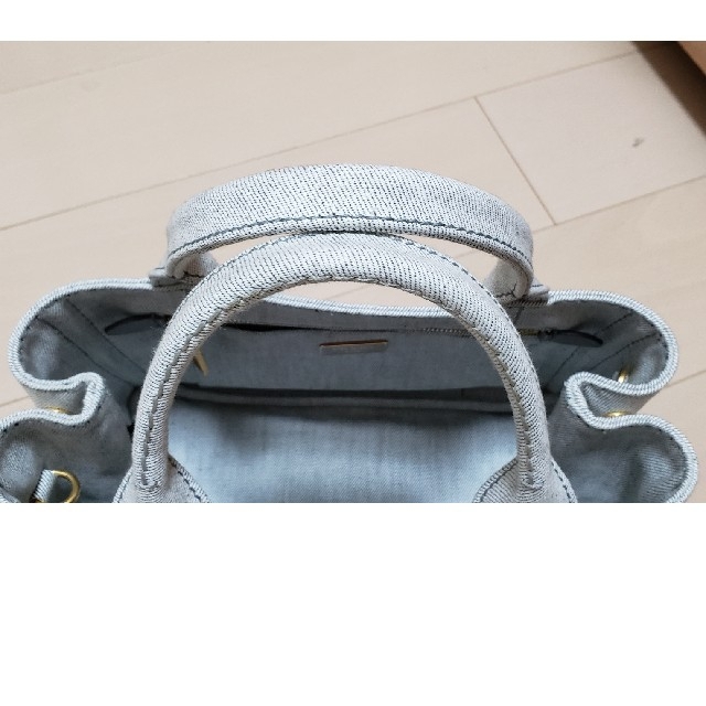 PRADA(プラダ)の新品未使用品　PRADA　カナパ　チャーム付き レディースのバッグ(トートバッグ)の商品写真