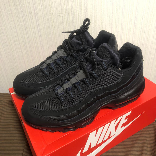 NIKE(ナイキ)のNIKE ナイキ エアマックス95 airmax95 トリプルブラック 正規品 メンズの靴/シューズ(スニーカー)の商品写真