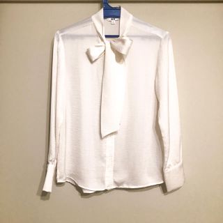 ユニクロ(UNIQLO)の［新品］ユニクロ サテンブラウス(シャツ/ブラウス(長袖/七分))