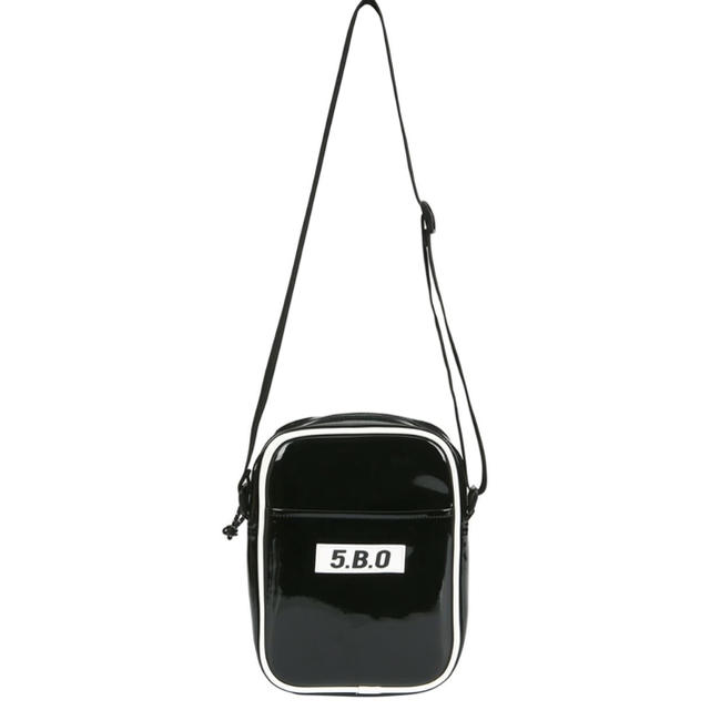 oioi クロスボディバッグ ブラック レディースのバッグ(ボディバッグ/ウエストポーチ)の商品写真