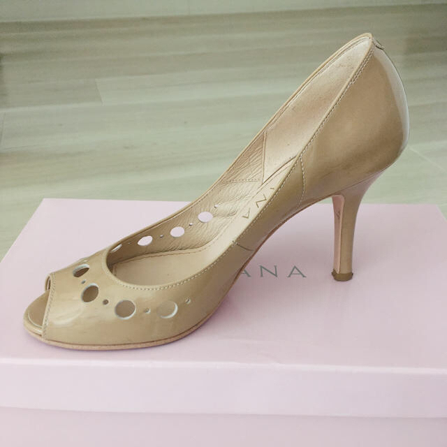DIANA(ダイアナ)のDianaパンチングパンプス レディースの靴/シューズ(ハイヒール/パンプス)の商品写真