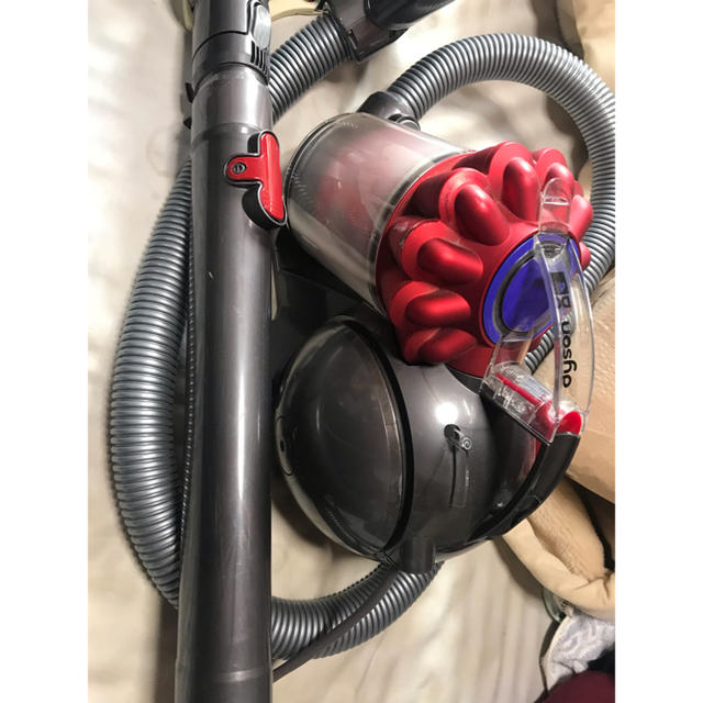 Dyson(ダイソン)のダイソン・サイクロン掃除機！ＤＣ４８・レッド スマホ/家電/カメラの生活家電(掃除機)の商品写真