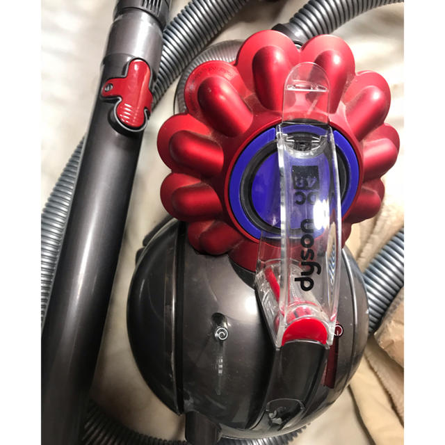 Dyson(ダイソン)のダイソン・サイクロン掃除機！ＤＣ４８・レッド スマホ/家電/カメラの生活家電(掃除機)の商品写真