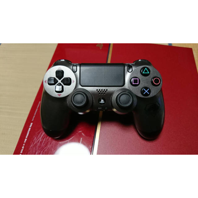 PlayStation4(プレイステーション4)のアツシ様専用 PS4 本体限定版 エンタメ/ホビーのゲームソフト/ゲーム機本体(家庭用ゲーム機本体)の商品写真