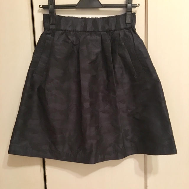 PROFILE(プロフィール)のPROFILE  フレアスカート  ネイビー・迷彩柄 レディースのスカート(ひざ丈スカート)の商品写真