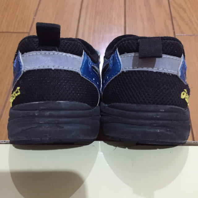 asics(アシックス)の子供靴 スニーカー asics 15.5㎝ キッズ/ベビー/マタニティのキッズ靴/シューズ(15cm~)(スニーカー)の商品写真