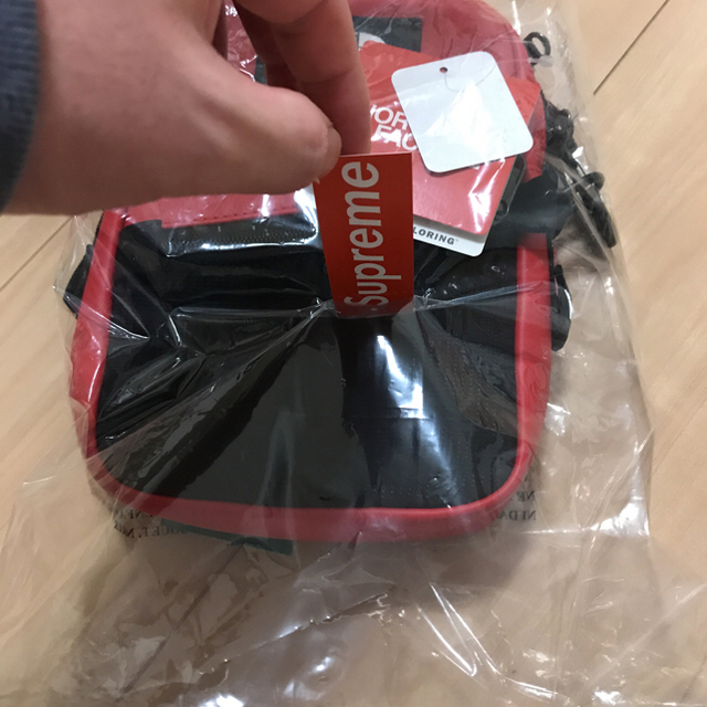 Supreme(シュプリーム)のsupreme north face ショルダーバック 赤 メンズのバッグ(ショルダーバッグ)の商品写真