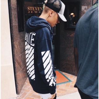 Justin Bieber着用 Off White パーカー