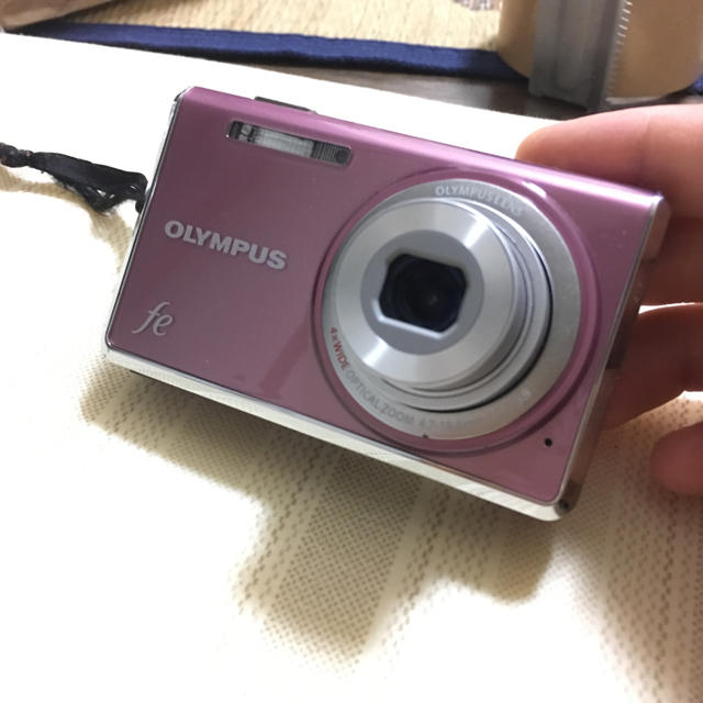 OLYMPUS(オリンパス)のデジタルカメラ 充電器 ジャンク品 スマホ/家電/カメラのカメラ(コンパクトデジタルカメラ)の商品写真