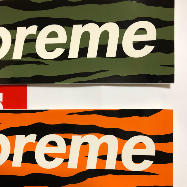 Supreme(シュプリーム)のsupreme boxロゴステッカー ゼブラ 2枚set メンズのファッション小物(その他)の商品写真