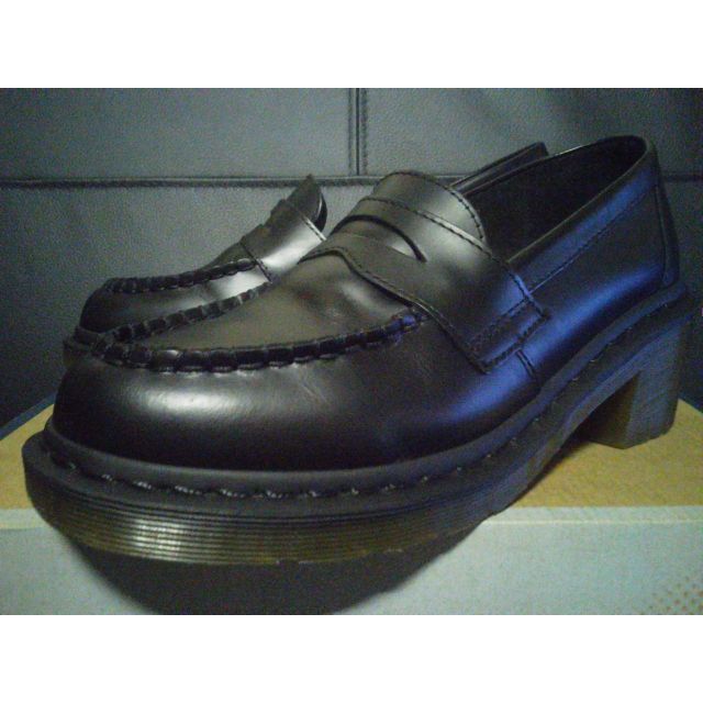 Dr.Martens(ドクターマーチン)の【専用】Dr.Martens KIZZY UK5 黒 厚底 ヒール ローファー  レディースの靴/シューズ(ローファー/革靴)の商品写真