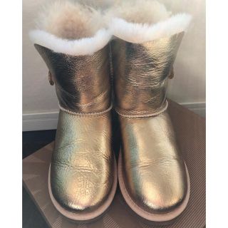 アグ(UGG)のUGG ベイリーボタン ゴールド(ブーツ)