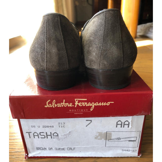 Salvatore Ferragamo(サルヴァトーレフェラガモ)のフェラガモ  ローファー サイズ7 2A  細幅靴 レディースの靴/シューズ(ローファー/革靴)の商品写真