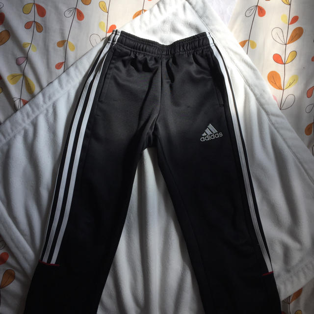 adidas(アディダス)のadidas パンツ 130 キッズ/ベビー/マタニティのキッズ服男の子用(90cm~)(パンツ/スパッツ)の商品写真