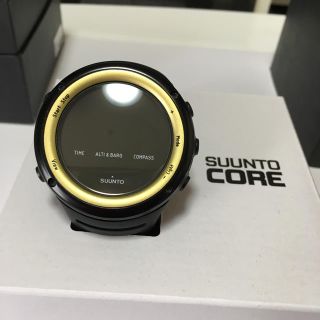 スント(SUUNTO)の【美品】SUUNTO CORE サハライエロー(腕時計(デジタル))