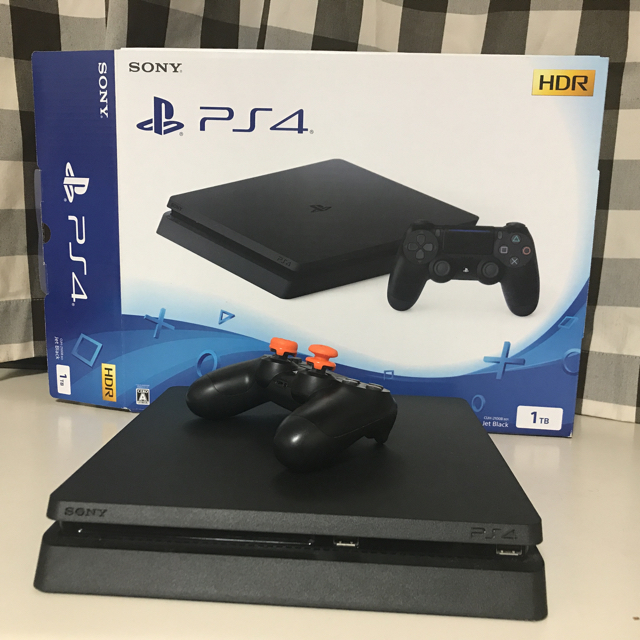 PlayStation4(プレイステーション4)のPS4 2100 1TB エンタメ/ホビーのゲームソフト/ゲーム機本体(家庭用ゲーム機本体)の商品写真