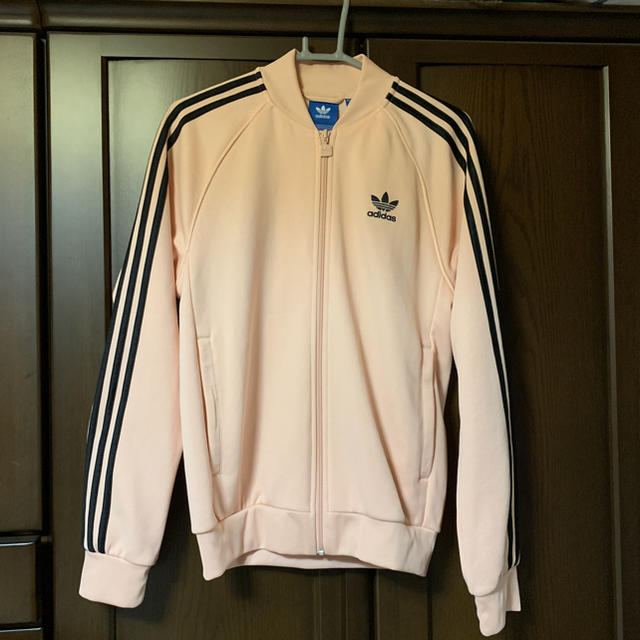 adidas(アディダス)のadidas オリジナルス トラックトップ ジャージ ジャケット ピンク メンズのトップス(ジャージ)の商品写真