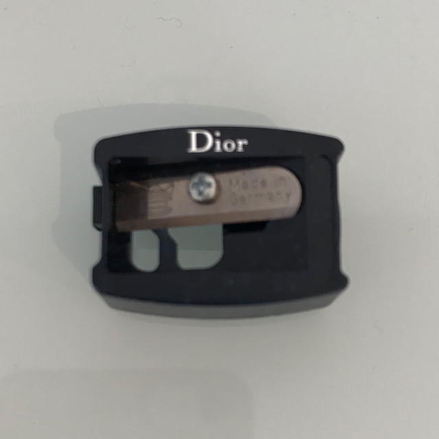 Dior(ディオール)の新品 ディオール ペンシル 削り シャープナー コスメ/美容のベースメイク/化粧品(アイブロウペンシル)の商品写真