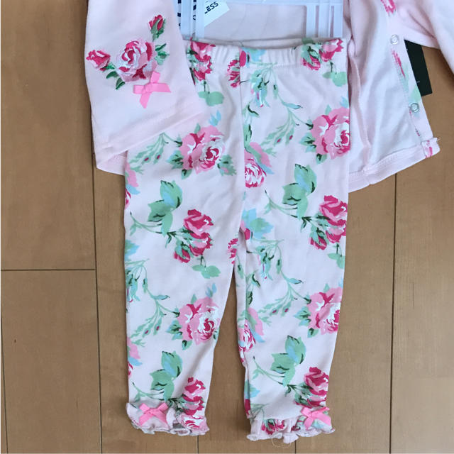 LAURA ASHLEY(ローラアシュレイ)の【ローラアシュレイ】新品❁﻿花柄❁2ピースセット キッズ/ベビー/マタニティのベビー服(~85cm)(その他)の商品写真