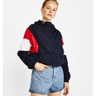 ベルシュカ(Bershka)の新品★Bershka★ナイロンフードブルゾン★ Mサイズ★(ブルゾン)