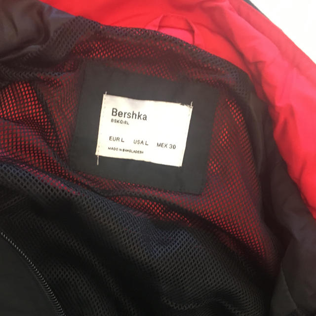 Bershka(ベルシュカ)の新品★bershka★ショート丈ナイロンブルゾン★Lサイズ★ レディースのジャケット/アウター(ブルゾン)の商品写真