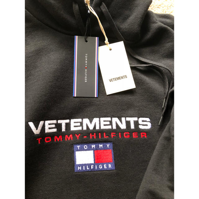 Balenciaga(バレンシアガ)のVetements tommyコラボパーカー メンズのトップス(パーカー)の商品写真