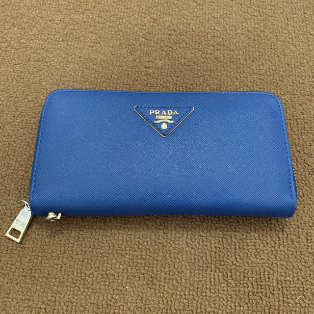 PRADA(プラダ)の最終値下げ！中古 PRADA 財布 ブルー プラダ 長財布 早い者勝ち  レディースのファッション小物(財布)の商品写真